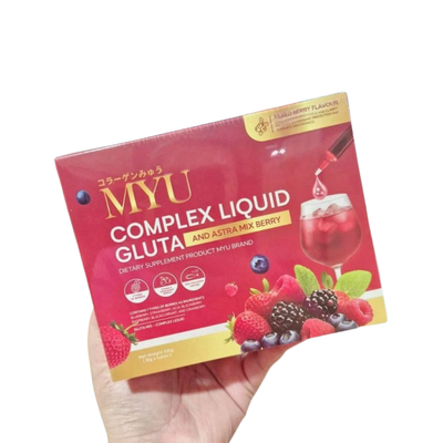 Pouring MYU Complex Liquid Gluta into glass
