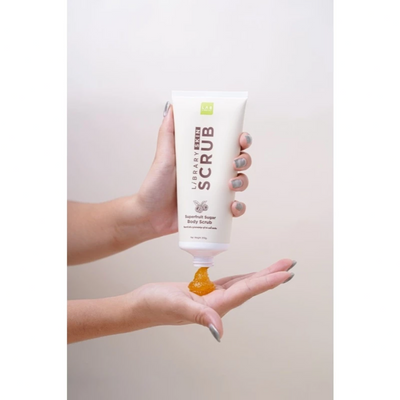 Berry extract body scrub for smooth skin