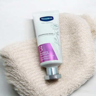 Hydrating treatment for hand glow and softness