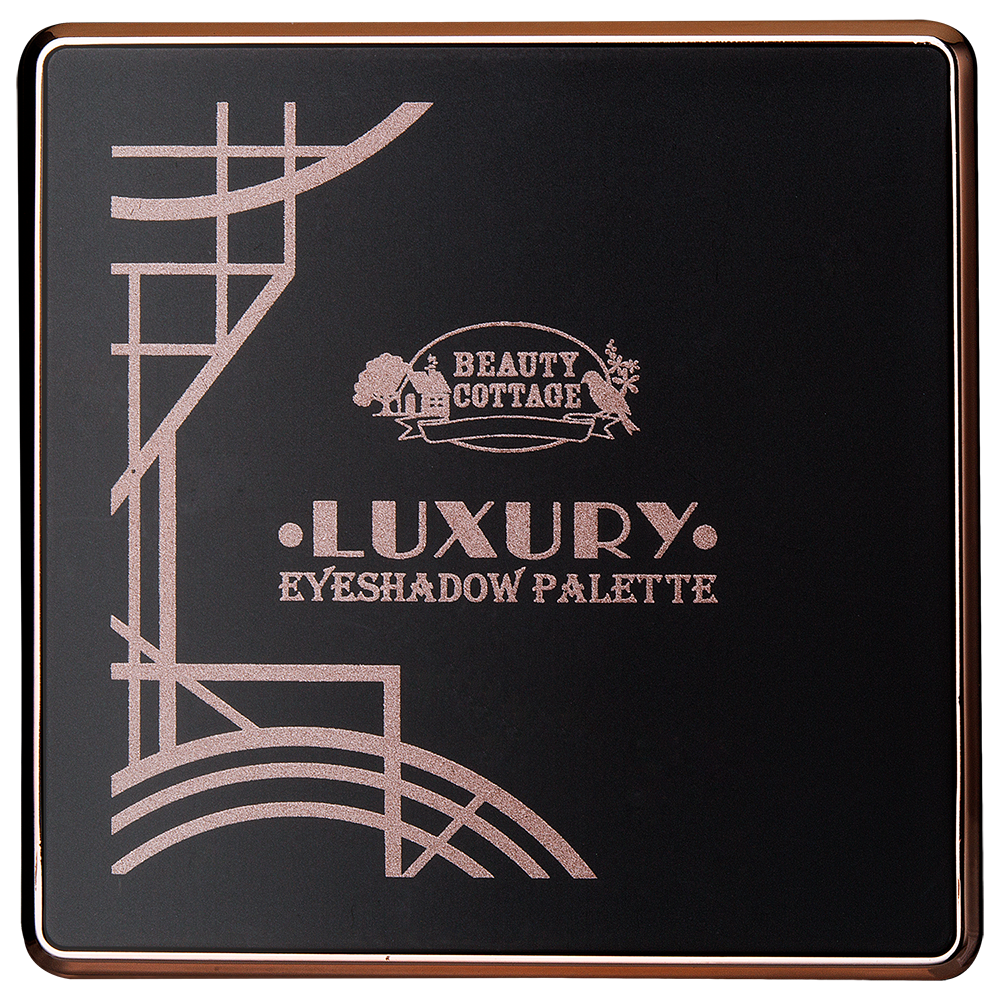 Soft and smooth eye shadow quad with highly pigmented shades