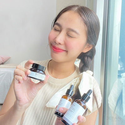 Hydrating whitening facial serum